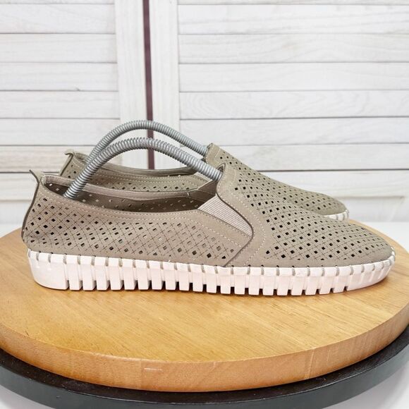 Skechers Sepulveda Blvd Perforated Faux Suede Slip On Loafer Shoes Tan 11 - Picture 1 of 12